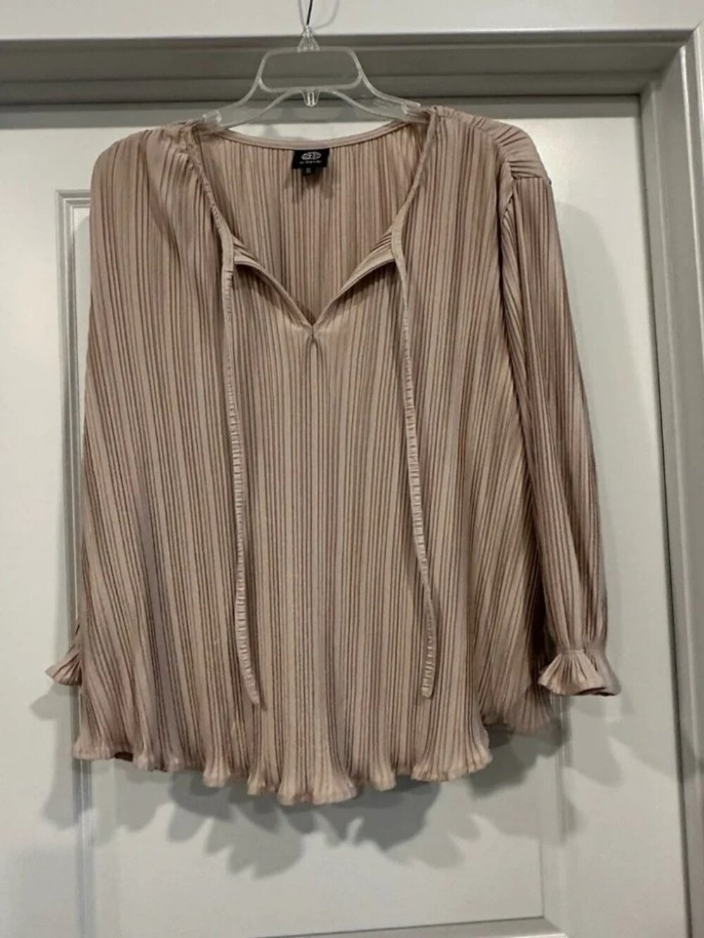 Bobeau Women's Cream Pleated Blouse